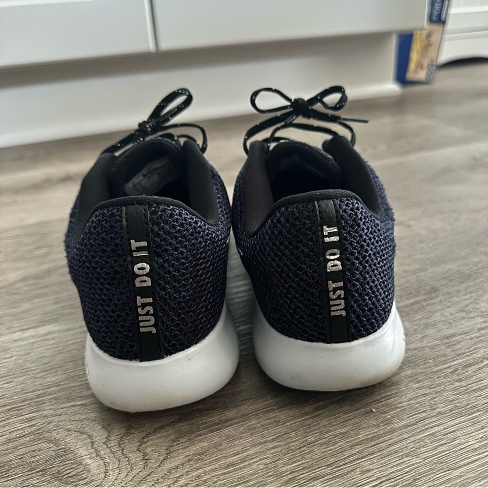 Nike Tennis Shoes - MISSING SOLES